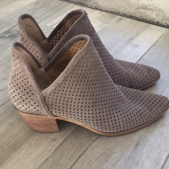 Lucky Brand Shoes - Lucky Brand bootie- tan size 8.5